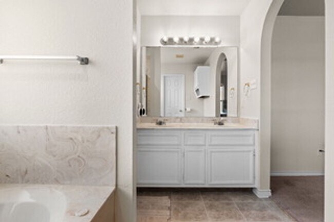 Building Photo - 4109 Maid Marian Cir