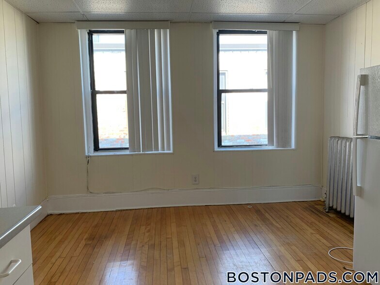 Building Photo - 439 Cambridge St