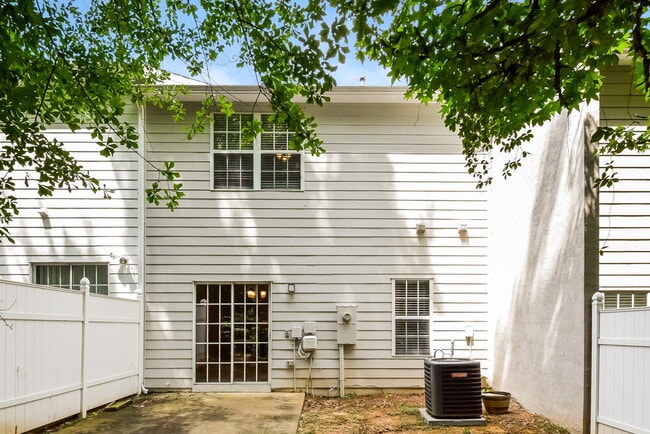 Building Photo - 1563 River Main Ct