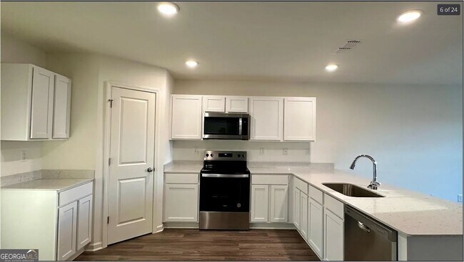 Building Photo - 486 Grand Magnolia St