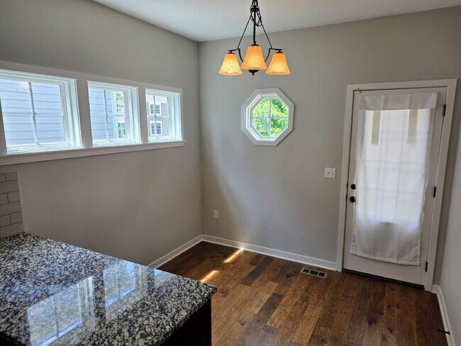 Building Photo - 5555 S Prairie View Dr