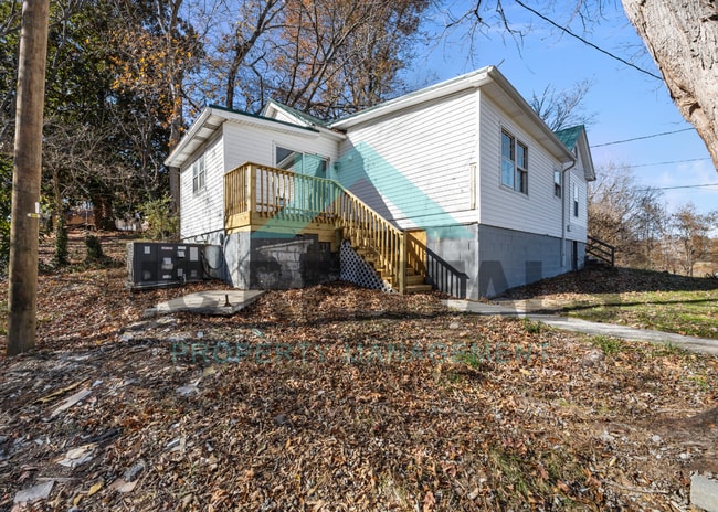 Building Photo - 721 Davis St