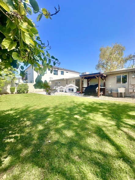 Building Photo - 4707 E Montecito Ave
