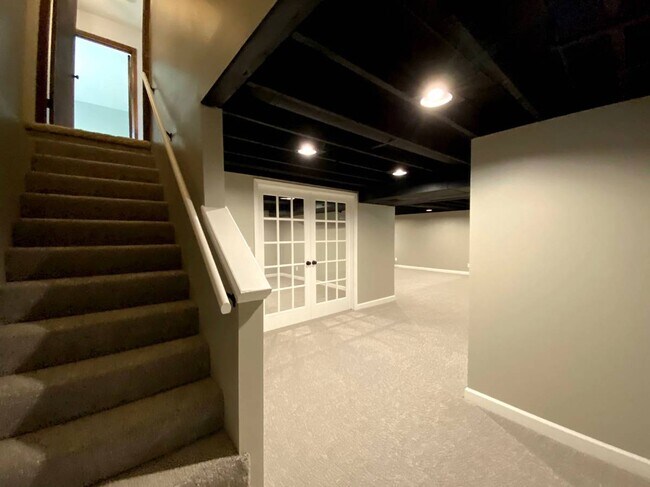 Building Photo - 117 Juniper Drive