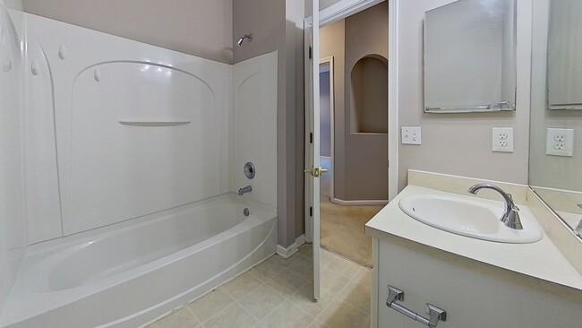 Building Photo - Renovated Condo in the heart of Mandarin