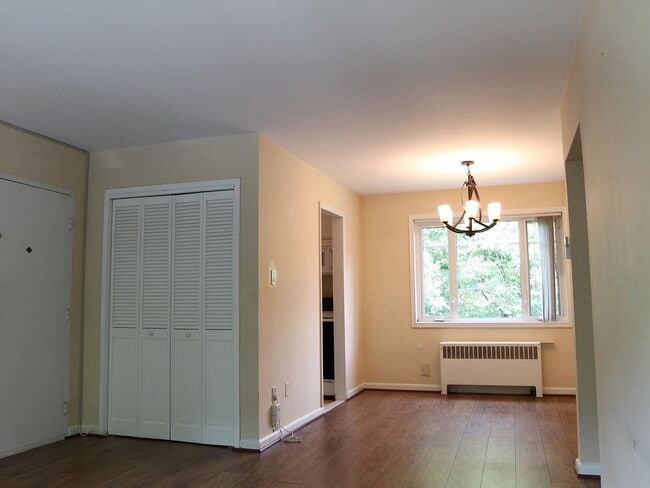 Building Photo - "Charming 2-Bed Retreat in Bethesda with Spacious Living – 842 Sq Ft of Comfort!"