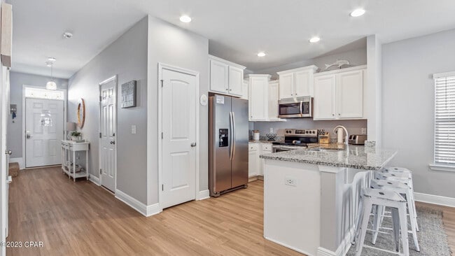 Building Photo - 7450 Shadow Lake Dr