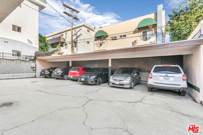 Building Photo - 122 Croft Ave