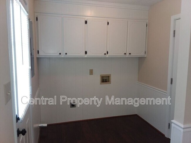Building Photo - 5423 Parris Bridge Rd