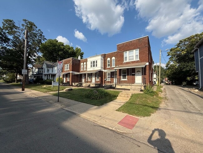 Building Photo - 2112-2120 Indianola Ave.