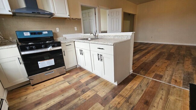 Building Photo - 126 Monticello Ave