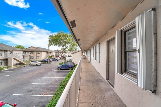 Building Photo - 7668 SW 152nd Ave