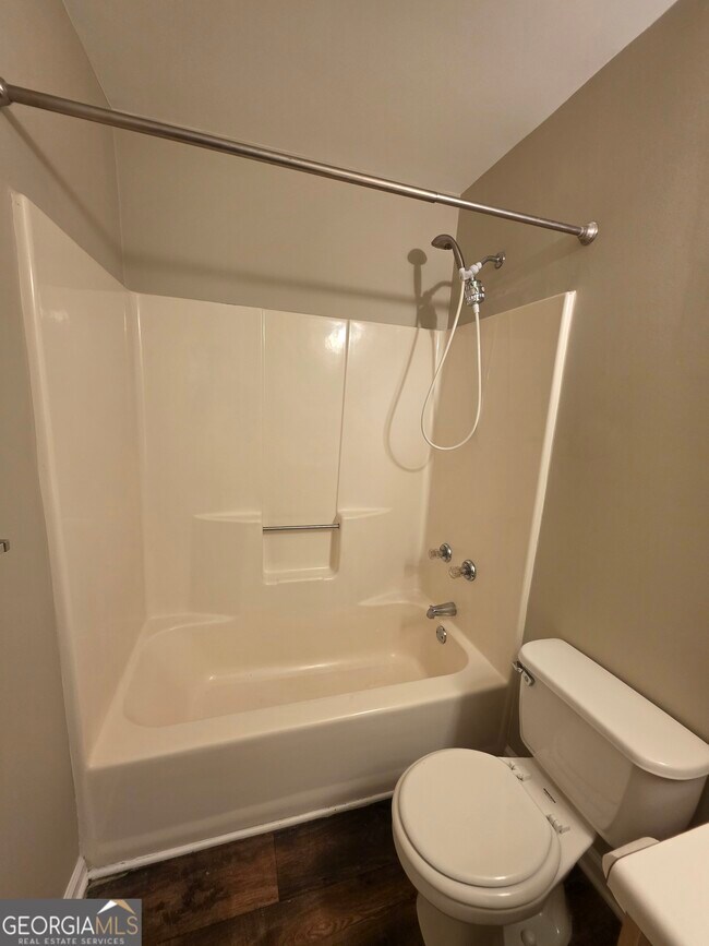 Building Photo - 302 Henley Way