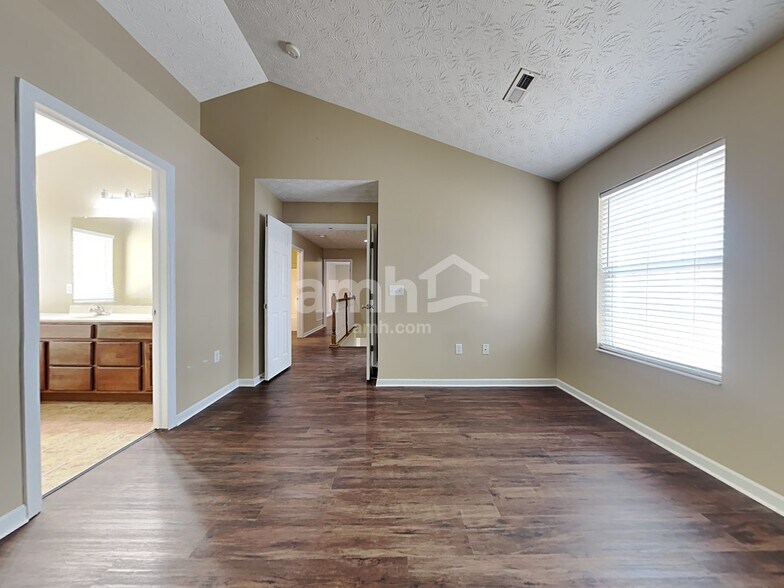 Building Photo - 5263 Summerset Dr