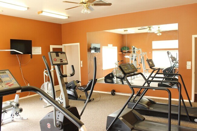 Building Photo - 600 Saratoga Dr