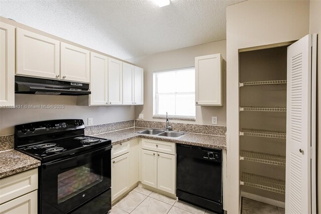 Building Photo - 6553 Bayfront Dr
