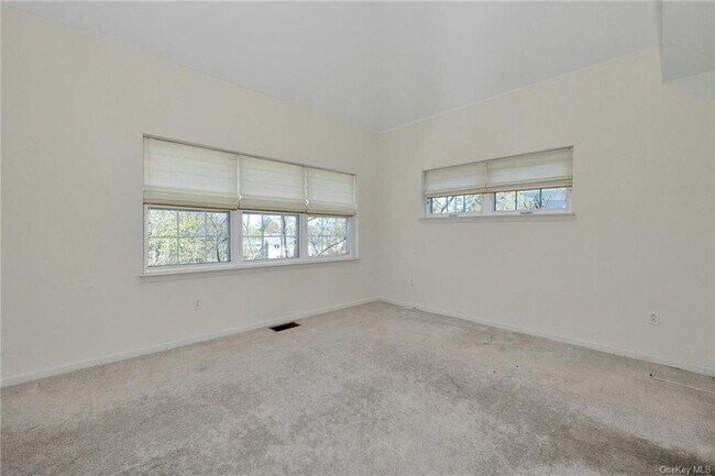Building Photo - 31 Underhill Dr