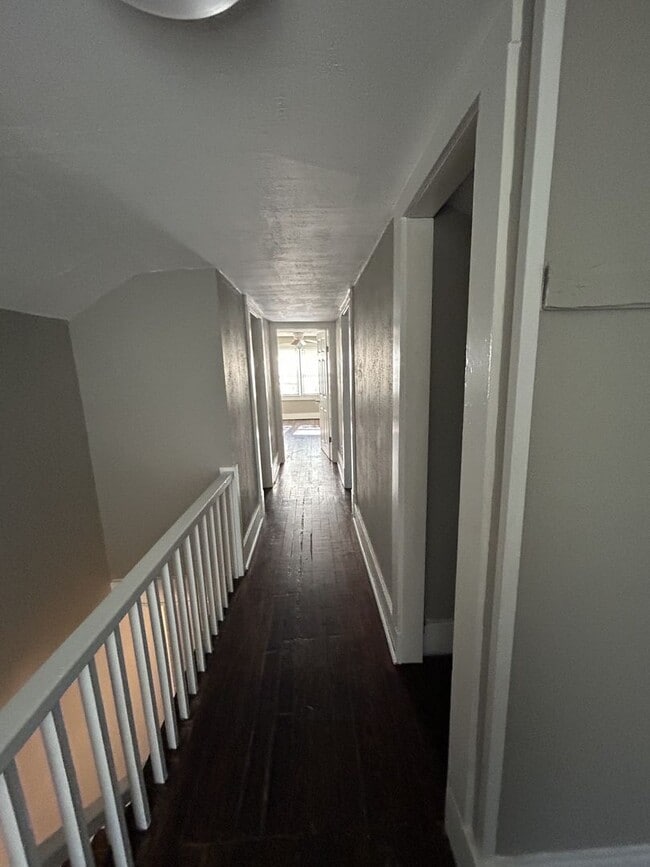 Building Photo - COMING SOON!  GORGEOUS 4BR/1BA - Large Cor...