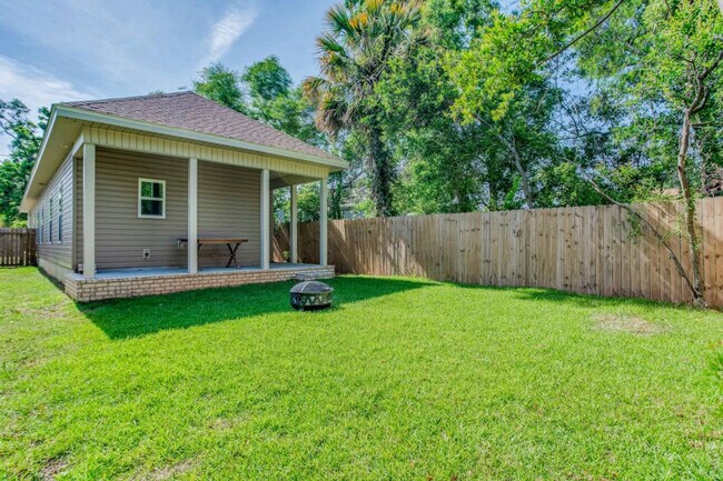 Building Photo - 410 N C St