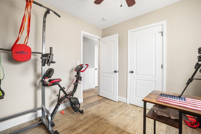 Building Photo - 2525 Nadine Dr