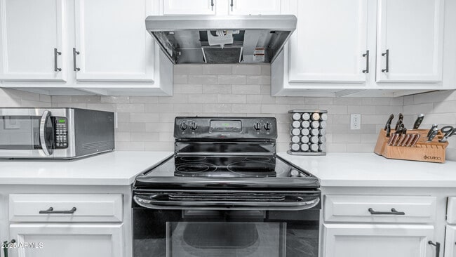 Building Photo - 2615 Hayden Rd