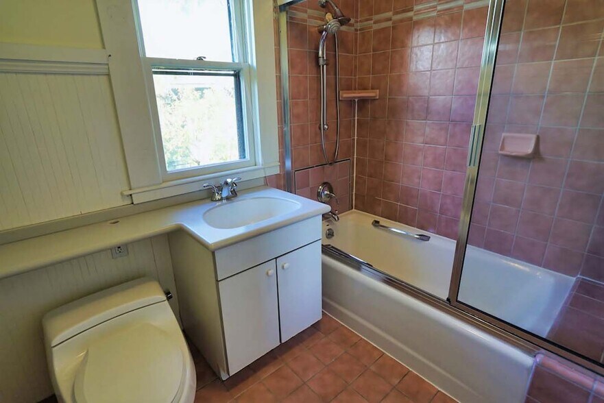 Building Photo - 2836 Derby St