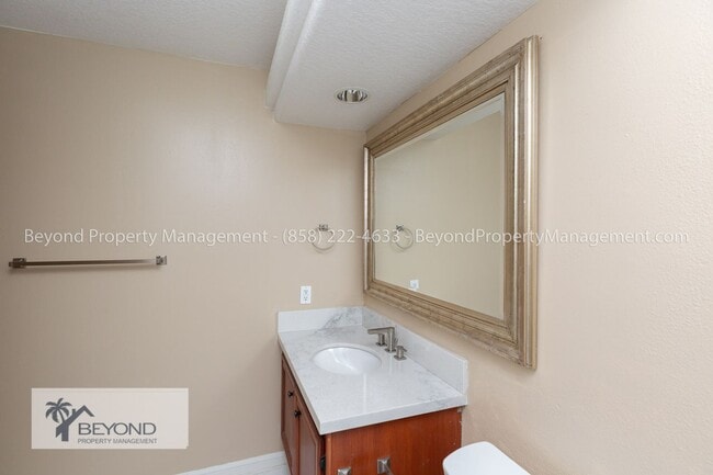 Building Photo - ELEGANT 4BR/2.5BA H in HOME IN OCEANSIDE P...
