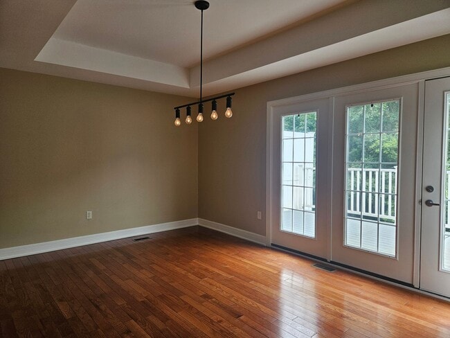 Building Photo - 680 Oakwood Ave