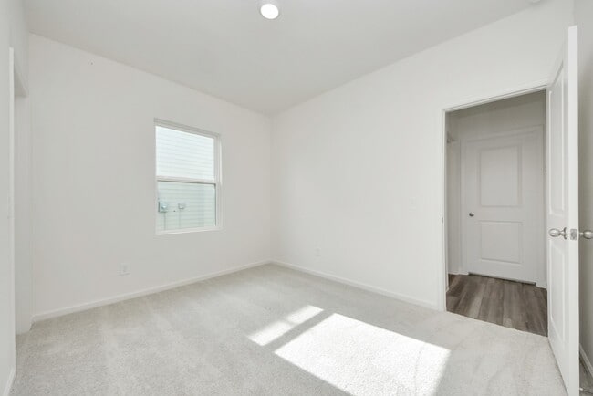 Building Photo - 31035 Gayle Prairie Oaks St