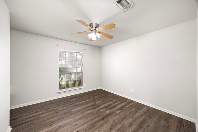 Building Photo - 11223 Oak Spring Dr