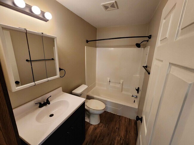 Building Photo - 1054/1056 Zephyr