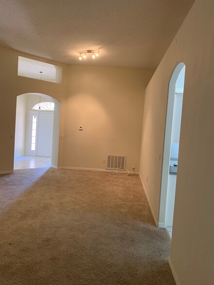 Building Photo - 1976 Willow Wood Dr