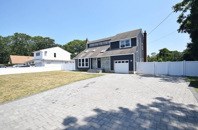 Building Photo - 1172 William Floyd Pkwy
