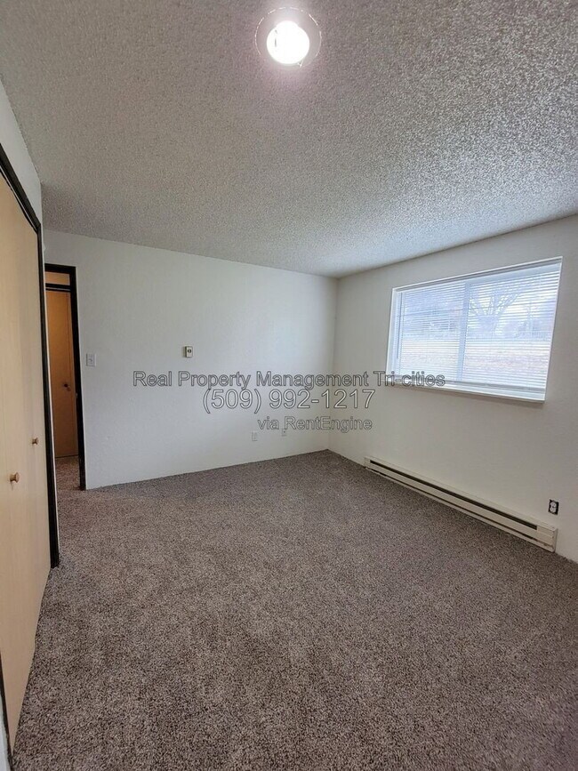 Building Photo - 1102 S Olympia Pl