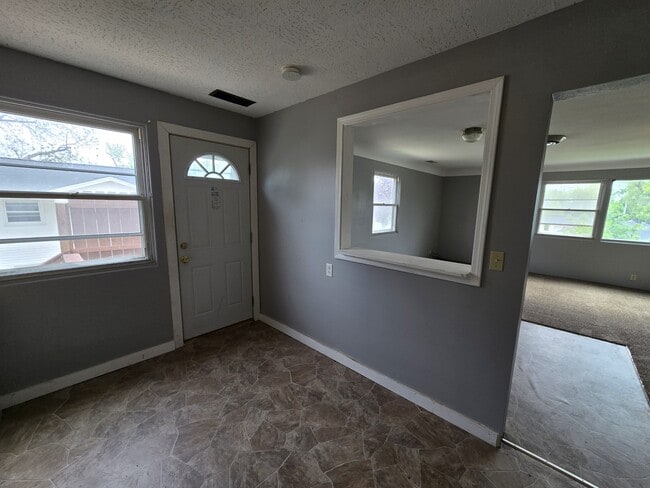 Building Photo - 4521 Rushmore Dr NE