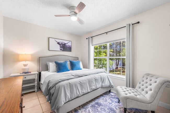 Building Photo - 220 Seabreeze Cir