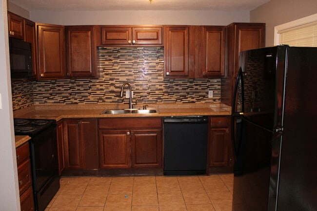 Building Photo - Spacious 4-bedroom, 1.5-bath home located ...