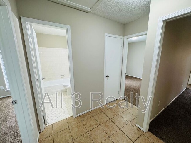 Building Photo - 4107 Beardsley Dr