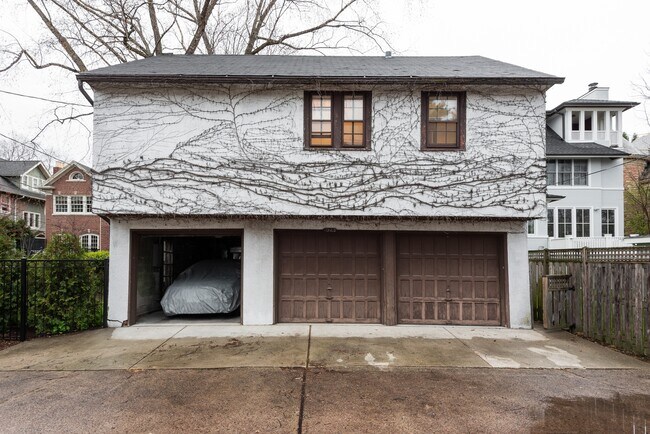 Building Photo - 618 1/2 Sheridan Rd