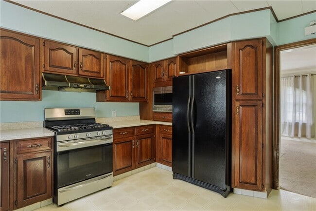 Building Photo - 98 Sunnyside Dr