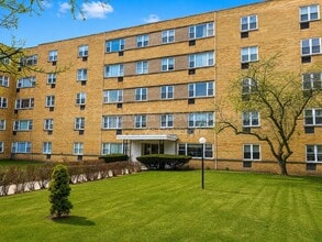 Building Photo - 6160 N Damen Ave