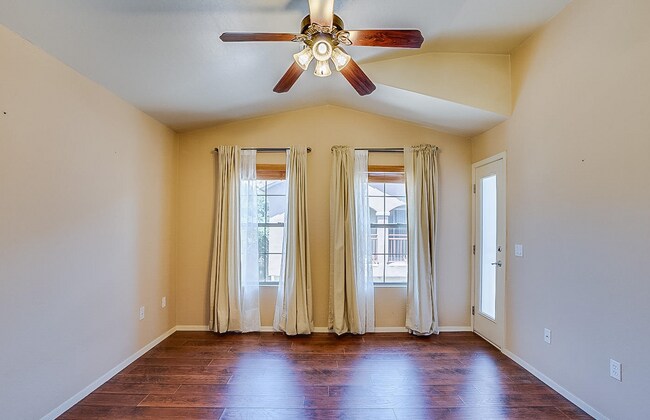 Building Photo - 2150 E Bell Rd