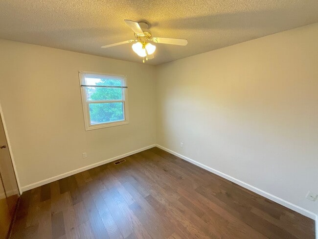 Building Photo - 3 Bedroom Home Available Near Research Pkw...