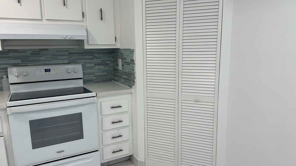Building Photo - 9273 Collins Ave