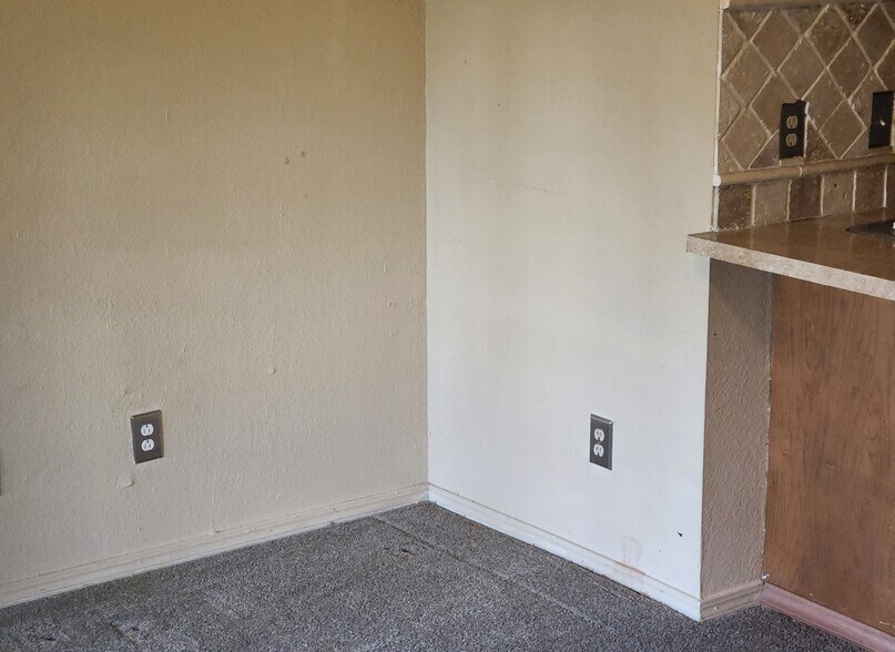 Building Photo - 14427 N Pennsylvania Ave