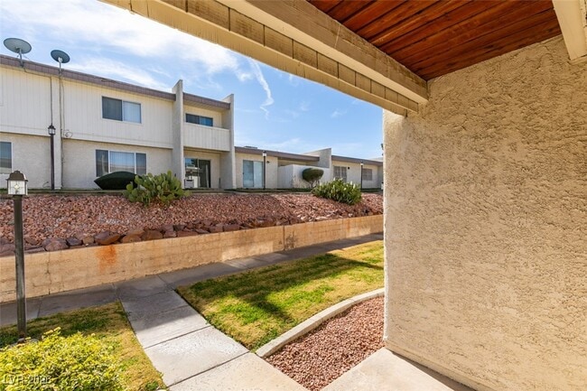 Building Photo - 764 Lawrence Dr