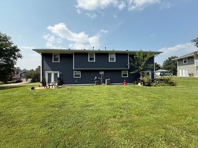 Building Photo - 1916 Mirtle Grove Ct