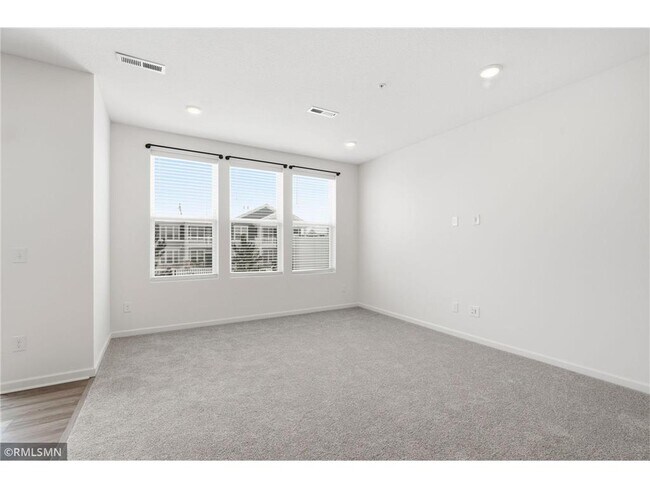 Building Photo - 9669 4th St Ln N