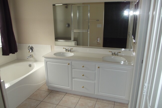 Building Photo - Henderson Pool Home