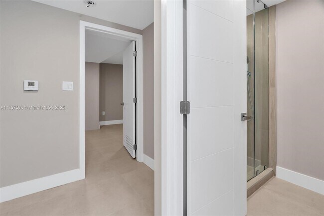 Building Photo - 5255 Collins Ave